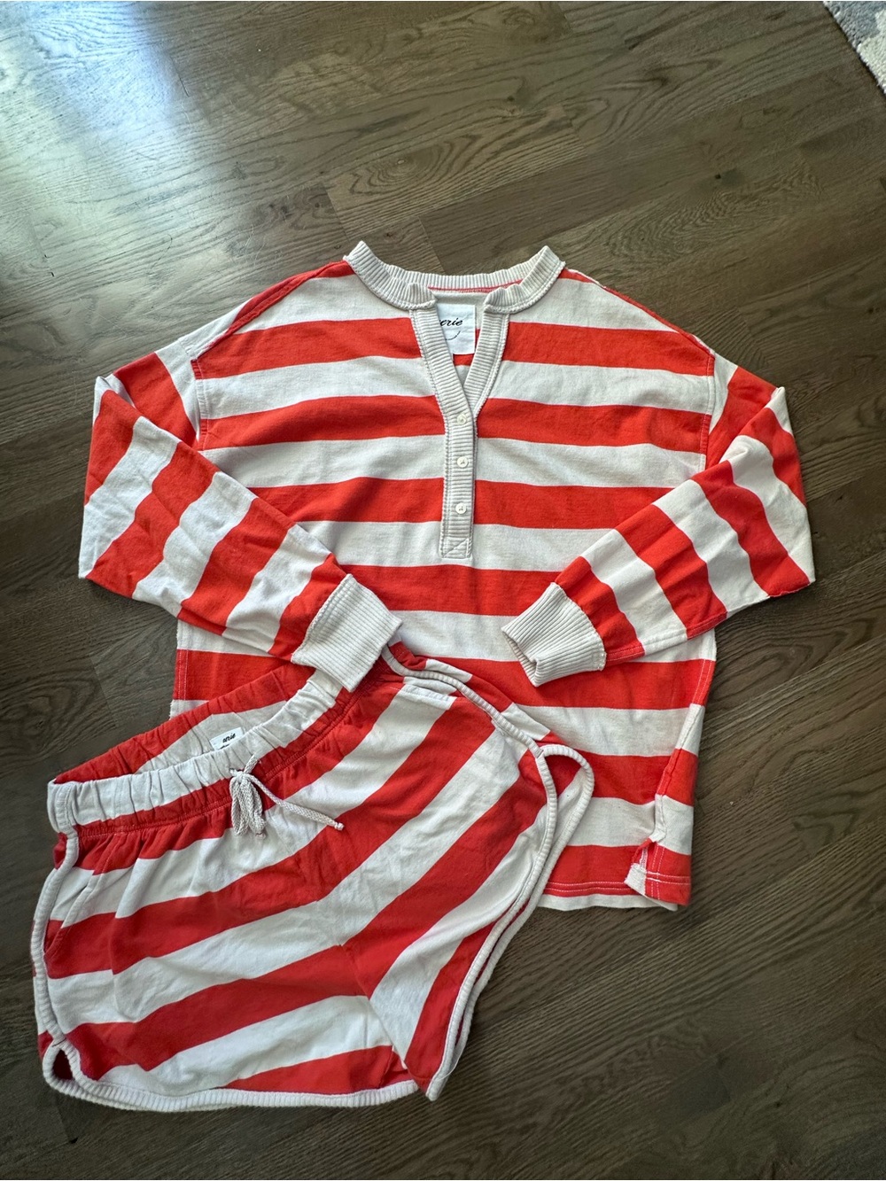 Aerie poolside set